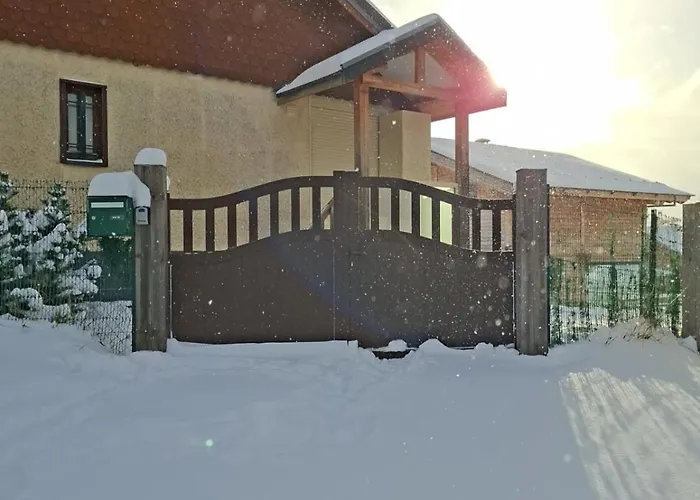 Family Fenced Garden Mountain View Font-Romeu-Odeillo-Via